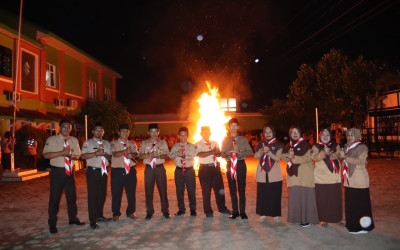 Kebersamaan Dalam Hangatnya Api Unggun: Malam Tak Terlupakan Di Perkemahan Madrasah