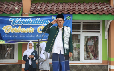 Wujudkan Semangat Keberagaman dan Cinta Tanah Air, MTsN 1 Lampung Tengah Laksanakan Apel Upacara Hari Santri