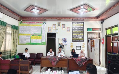 Penuh Harap dan Do’a, MTs Negeri 1 Lampung Tengah Gelar Rapat Kelulusan Untuk Menentukan Masa Depan Murid Kelas IX